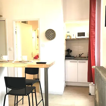 Le Castel Lily - Calme - Face Aux Parcs - Immeuble De Caractere Vichy
