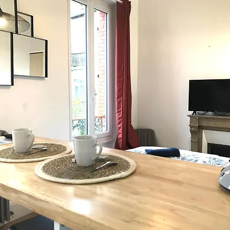 Apartment Le Castel Lily - Calme - Face Aux Parcs - Immeuble De Caractere *